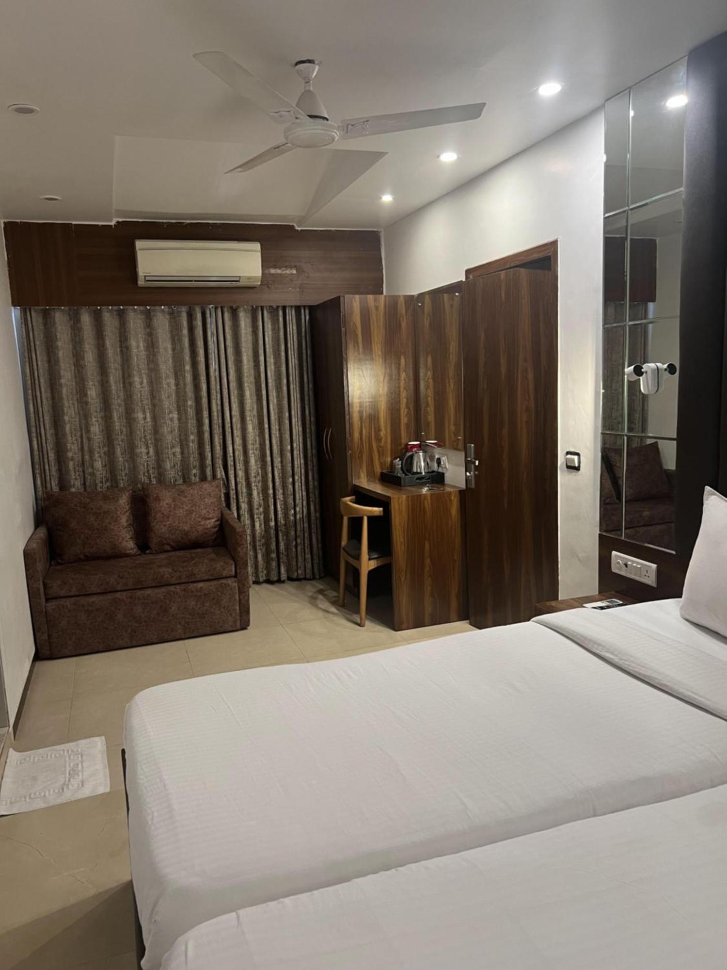 Hotel Supreme - Cuffe Parade Bombaj Zewnętrze zdjęcie