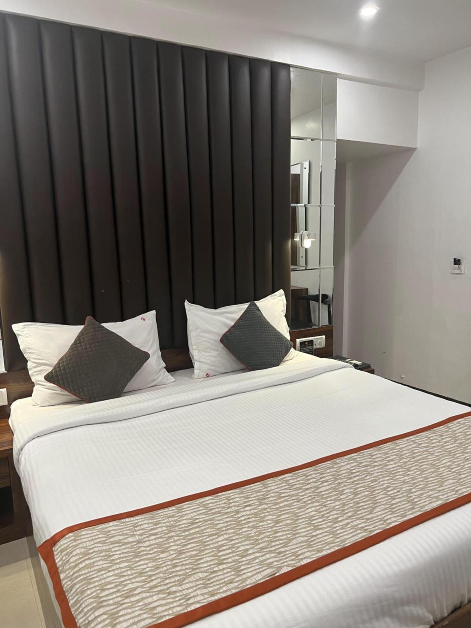Hotel Supreme - Cuffe Parade Bombaj Zewnętrze zdjęcie